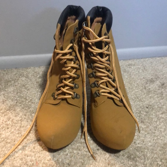 Lace Up Heeled Boots 💚 - Picture 7 of 9